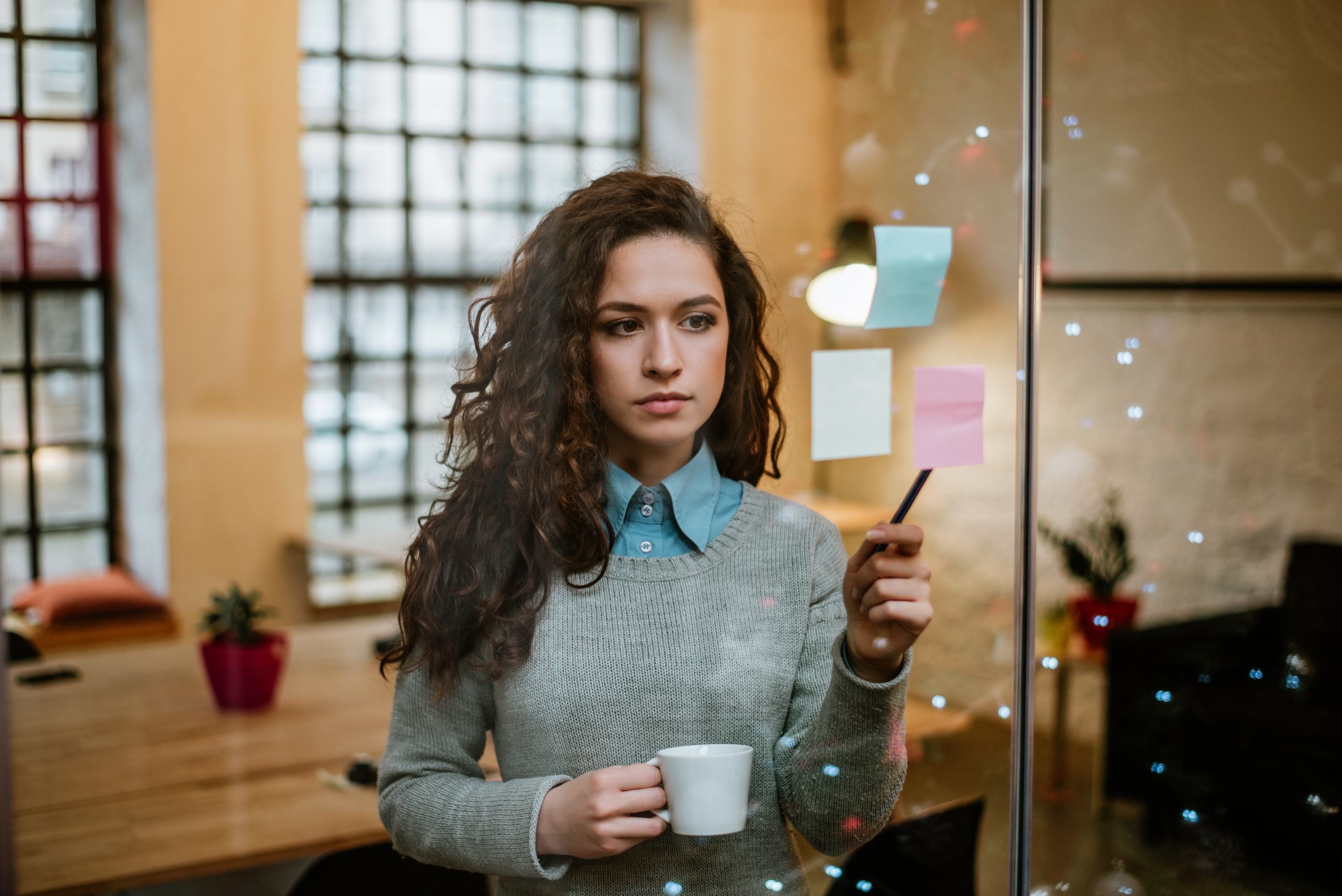 Closers in Financial Advice Make Decisions Feel Safer and Clearer